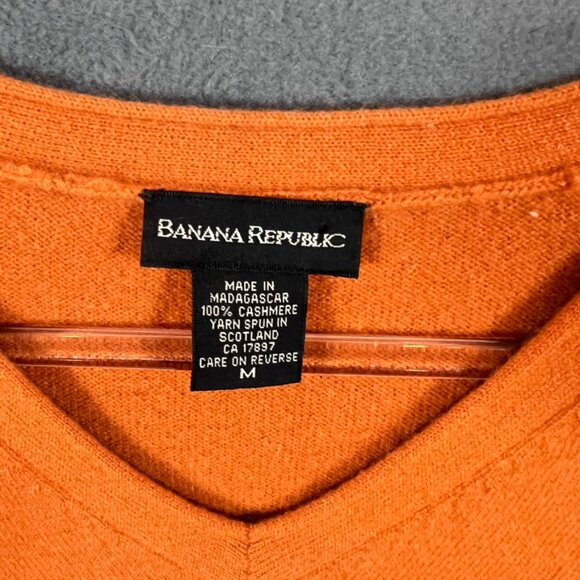 Madagascar made Scotland Yarn Spun Cashmere Sweater Short Sleeve - V Neck 🎃 - Picture 2 of 4